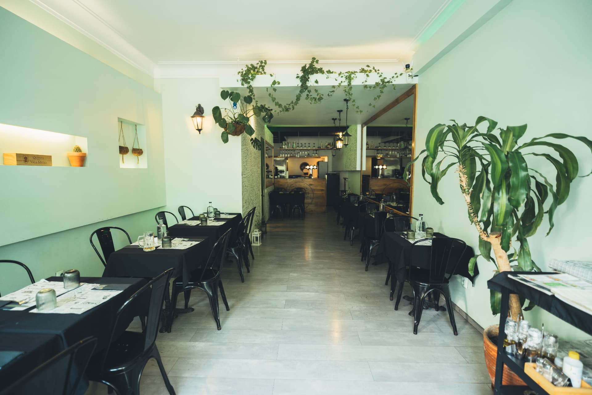 Interior do restaurante Green Burger em Lisboa